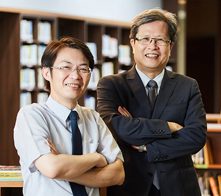臺北大學校長李承嘉（右） 及教務長蔡龍保（左）對提 升臺北大學的競爭力相當 有信心。