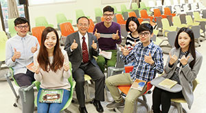 預計2016年2月下旬開放的「e學苑」,
其「翻轉教室」突破既有的教學模式,
打造新一代翻轉教學。
