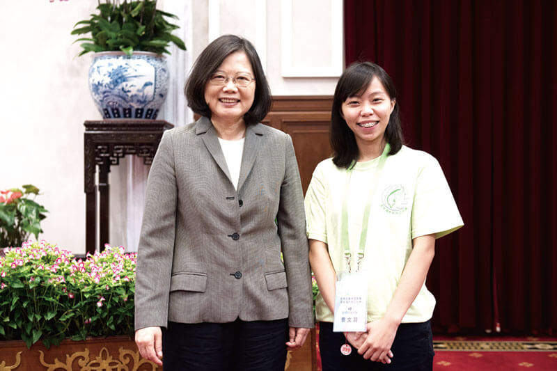曹文羿同學參與國際志工服務卓越，獲蔡英文總統接見